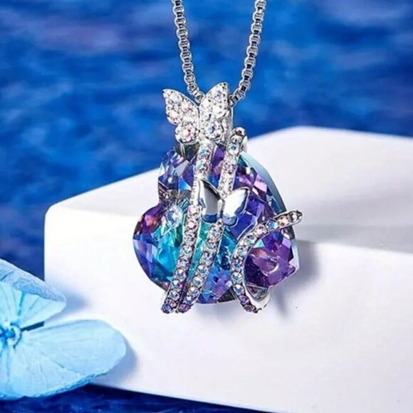 Heart Butterfly Necklace Delicate Craftsmanship - Picture 2 of 10